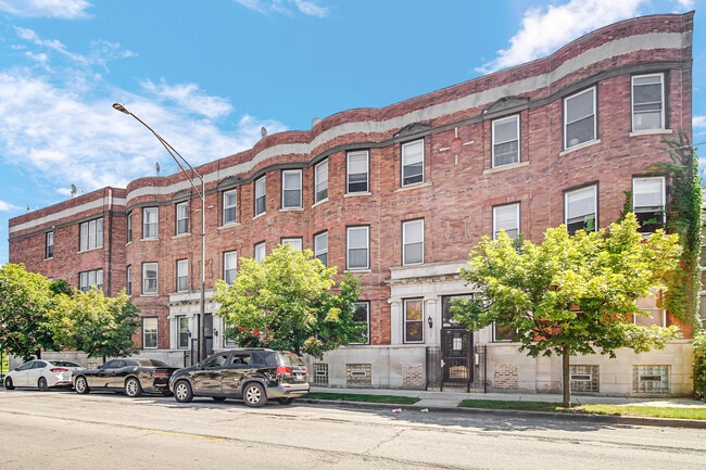 Building Photo - 5900 S Prairie Ave