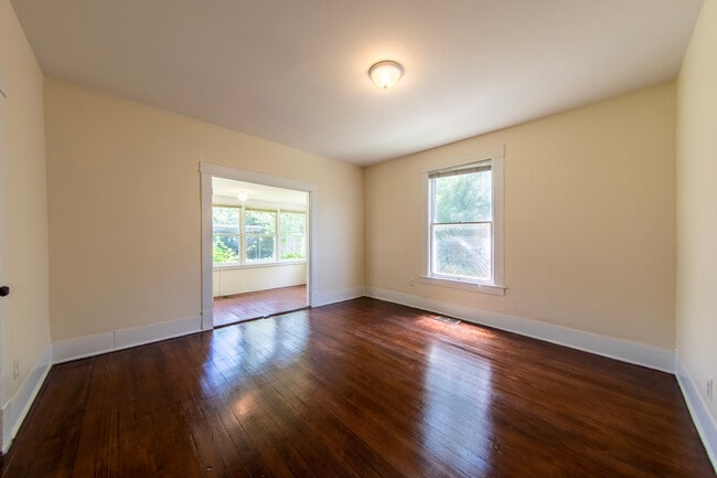 Building Photo - 5336 Junius St