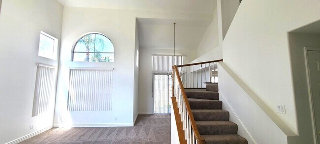 Foto del edificio - Single Family House - 4 Bedrooms + 2.5 Bat...