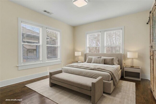 Foto del edificio - 287 MacKenzie Dr NE