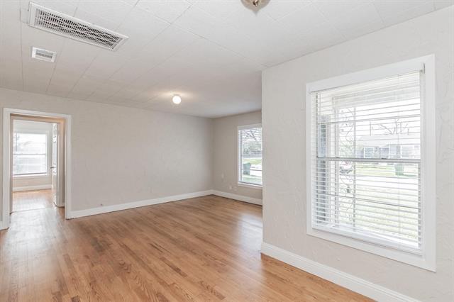 Building Photo - 305 Freeman Dr