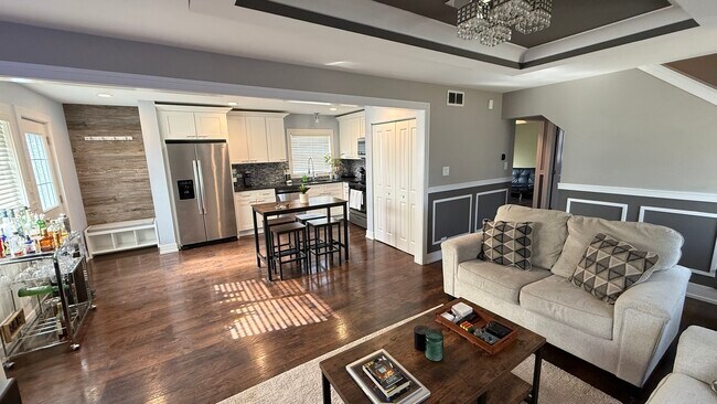 Foto del edificio - 8408 S Lorel Ave