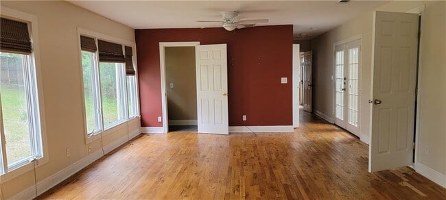 Building Photo - 9605 Saugus Ln