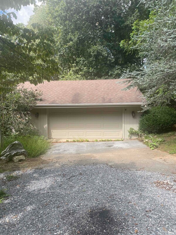 Building Photo - 1600 Miller Rd