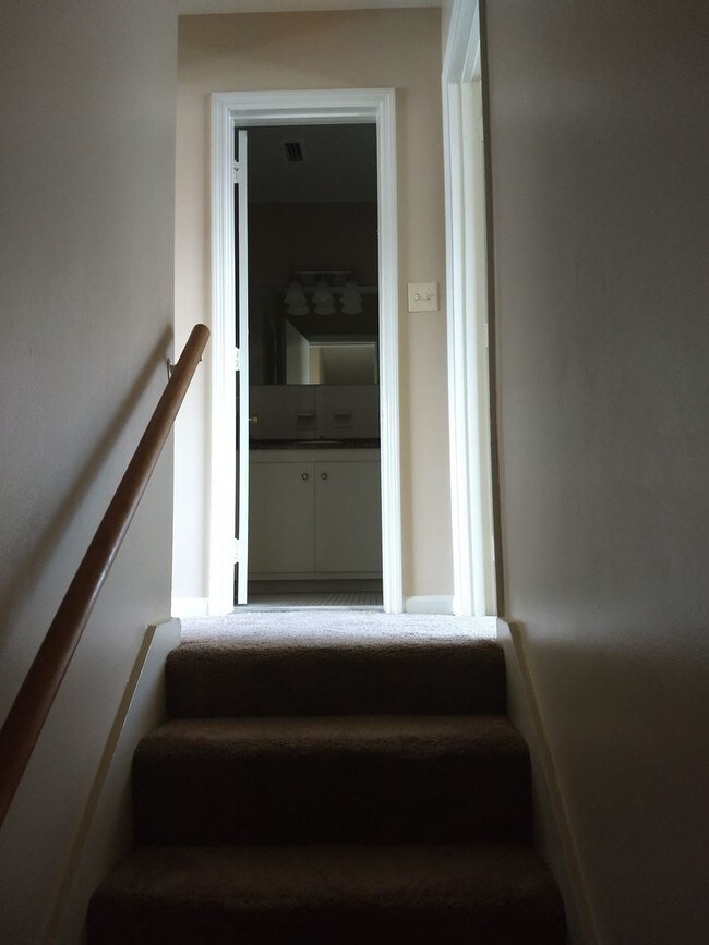 Building Photo - 2331 Whitehall Ct