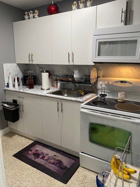 Foto del edificio - 2260 NW N River Dr