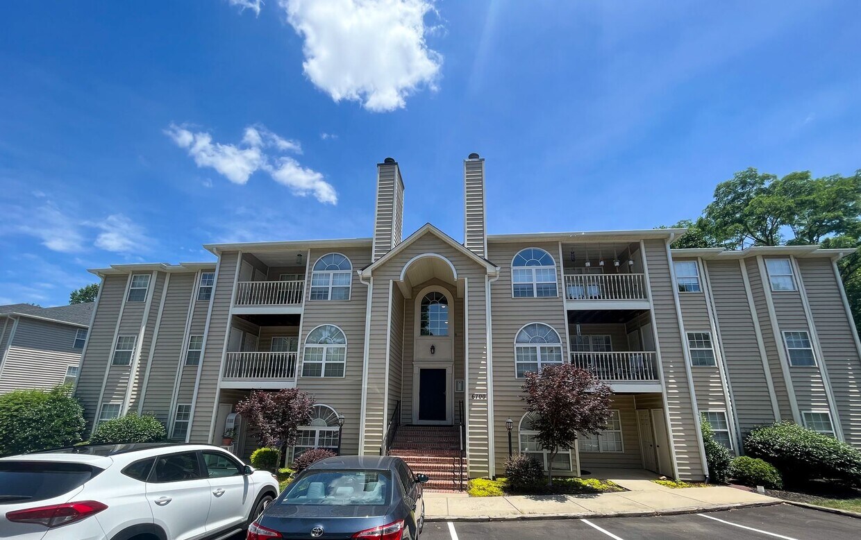 Foto principal - Lovely Greensboro 2 bedroom, 2 bathroom to...
