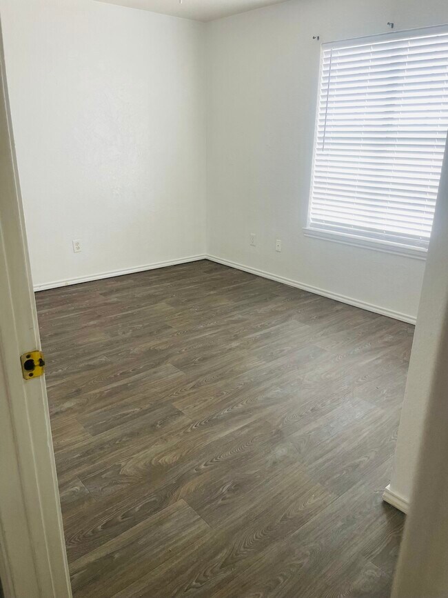 Building Photo - 2804 Cantabrian Dr
