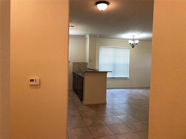 Building Photo - 909 Charo Pkwy