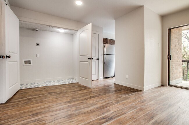 Foto del edificio - Creekside Condominumums Unit 33
