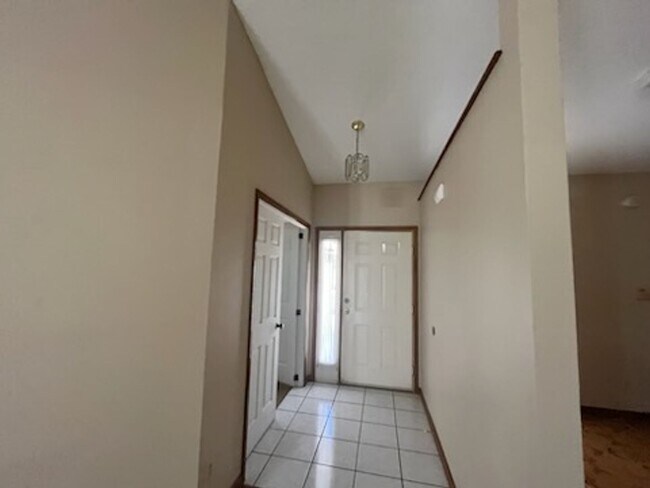 Foto del edificio - Large Poinciana Home!