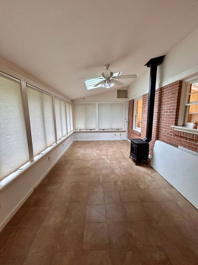 Foto del edificio - 3 Bed 2 Bath Ranch Home In Lancaster