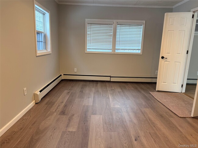 Building Photo - 549 Blue Point Rd