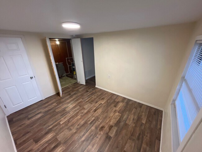 Foto del edificio - 216 W 12th St