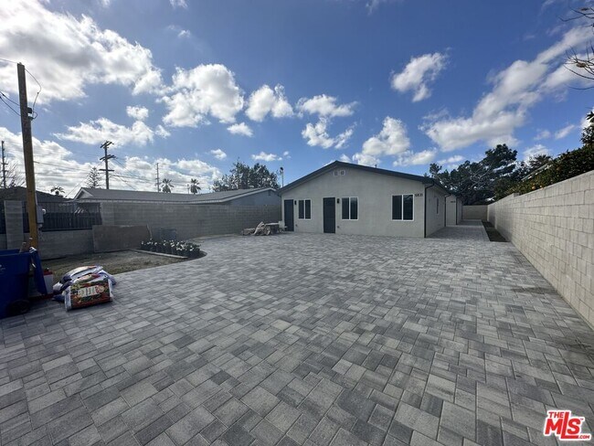 Foto del edificio - 6831 Bellaire Ave