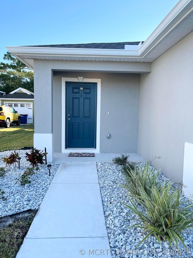 Building Photo - 3368 N Park Dr