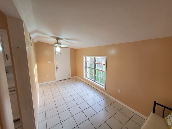 Foto del edificio - 132 Central Park Dr