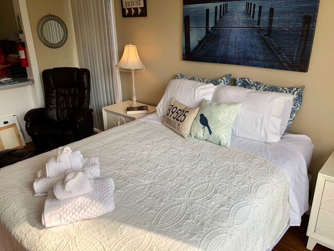 Photo - 108 Lakeside Villla Apartment