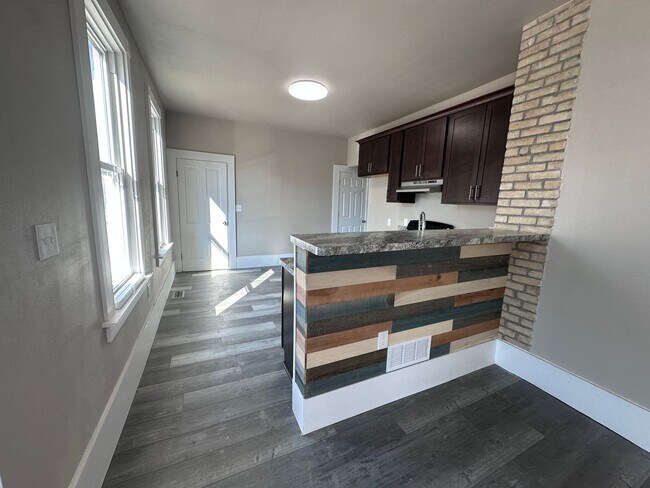 Foto del edificio - Large Open Concept 5BR/2BA Rent to Own Home with Office
