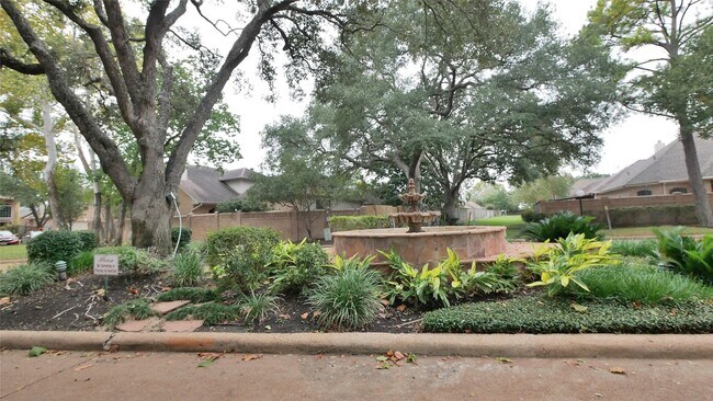 Building Photo - 8003 Oakwood Forest Dr