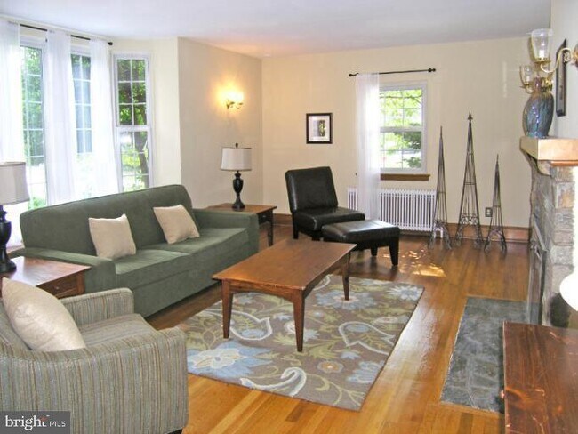 Building Photo - 417 Ellsworth Dr
