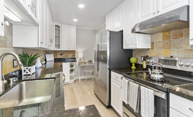 Foto del edificio - Corner Unit 1 Bed 1 Bath Condo in Great Fo...