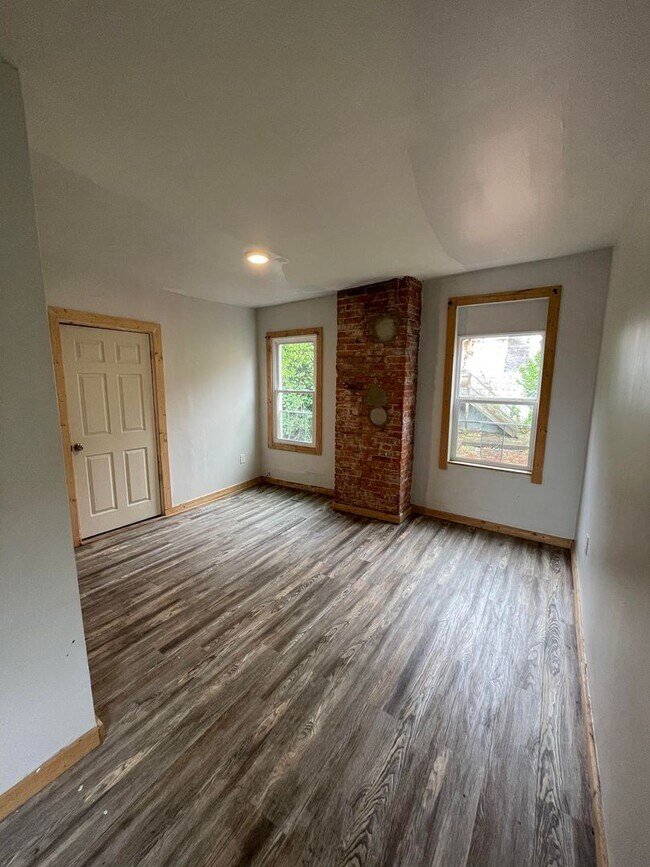Building Photo - 451 Hays Ave