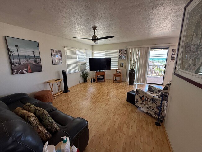 Foto del edificio - Ocean View 3 Bedroom Duplex Available Now in Kaimuki