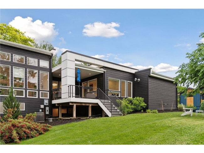 Building Photo - Luxury Home in Golden Valley Furnished or ...