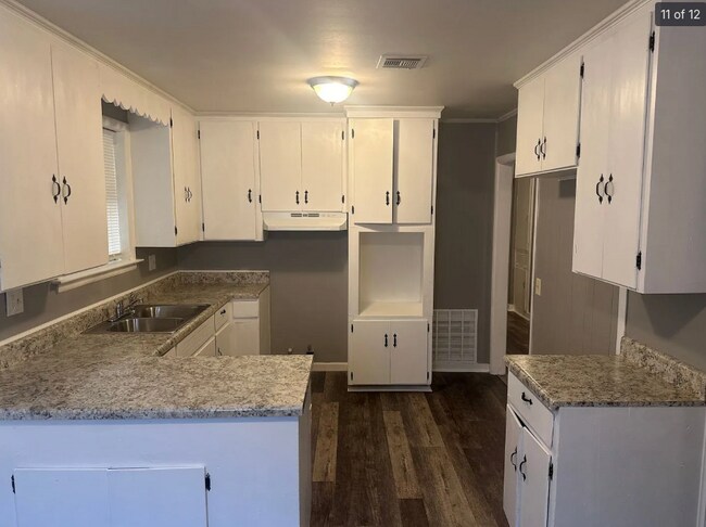 Foto del edificio - 1154 Lakewood Dr