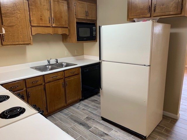Building Photo - 2 Bedroom Townhome in Remerton!  Close to ...