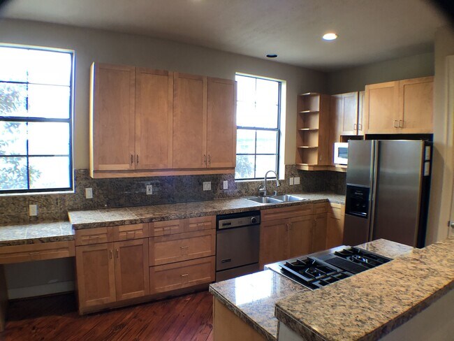 Foto del edificio - 1000 Columbus, UNIT C