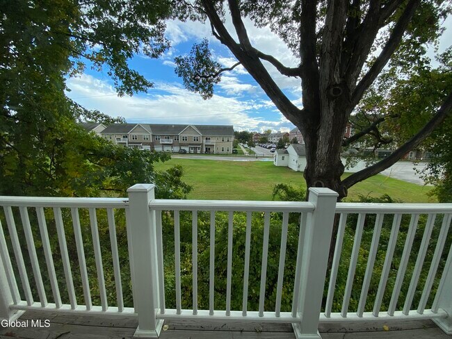 Foto del edificio - 74 Weibel Ave