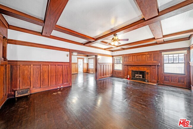 Building Photo - 1404 S Manhattan Pl