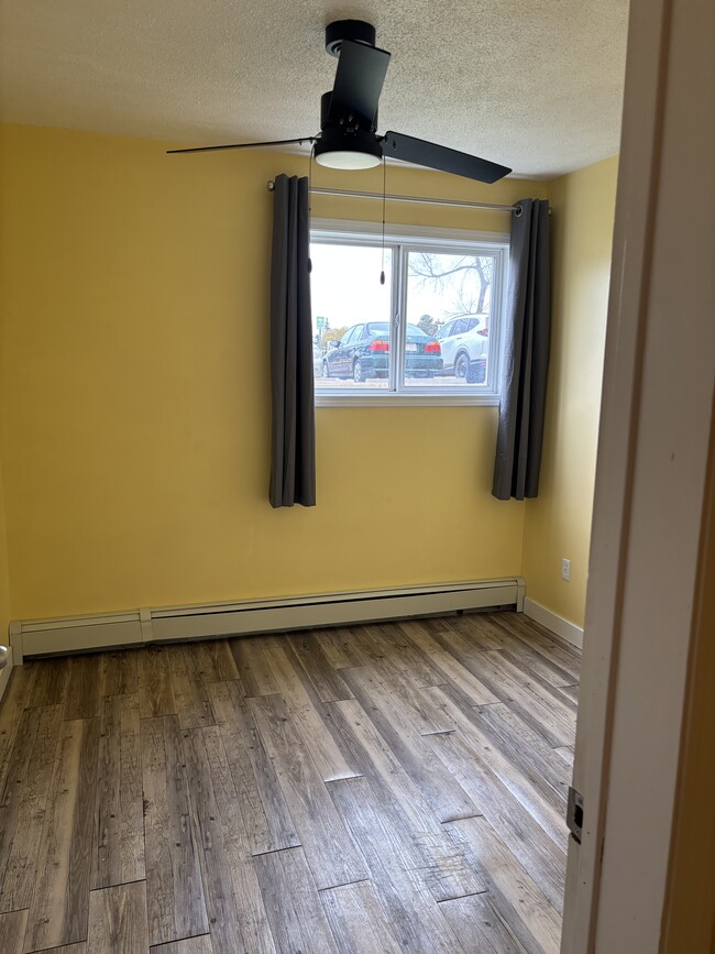 Building Photo - 15940 109 Av NW