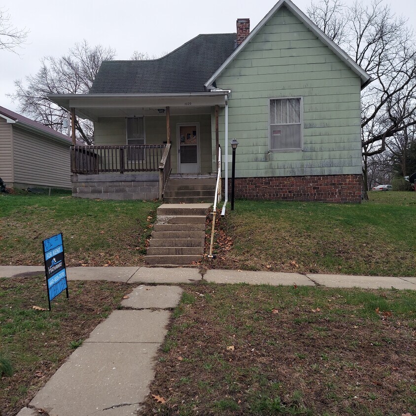 1020 Bond St, Moberly, MO 65270 House for Rent in Moberly, MO