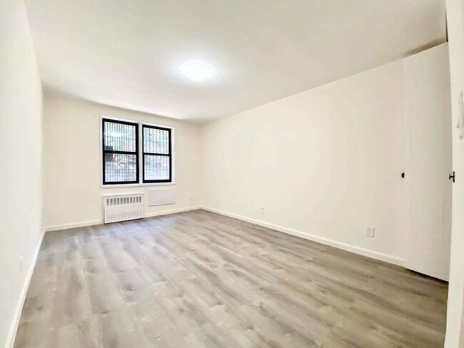 Building Photo - 2 bedroom in Bronx NY 10463