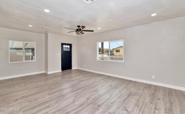Building Photo - 1530 W Taylor St