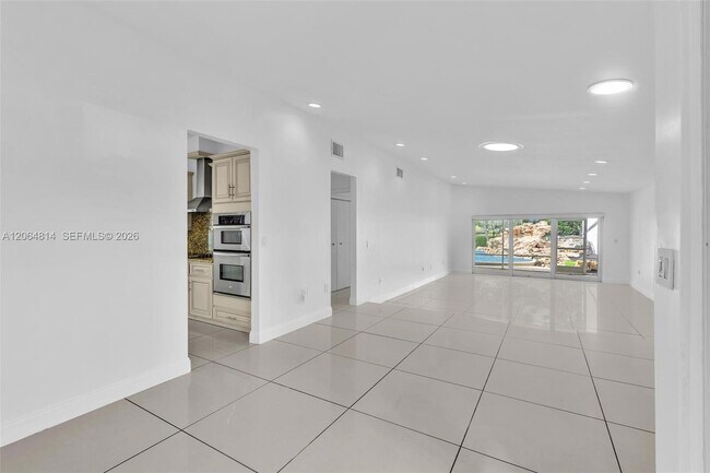 Foto del edificio - 616 NE 195th St