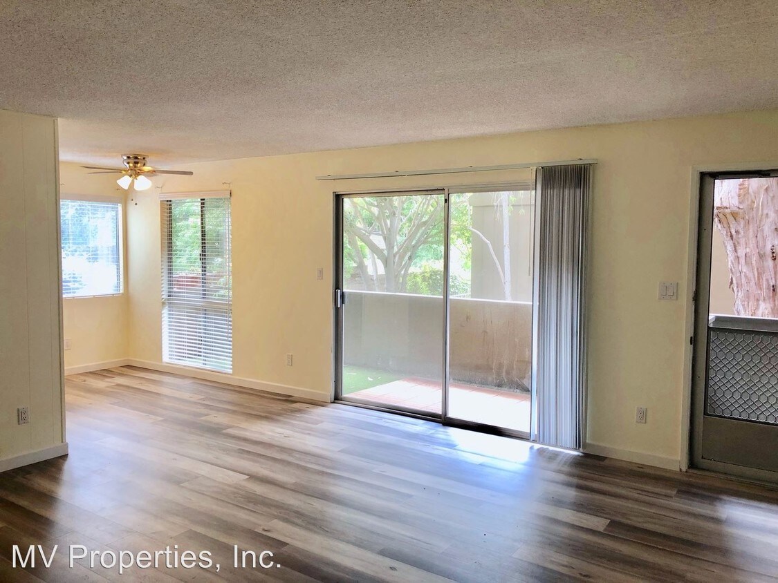 Primary Photo - 390 Stratford Ct