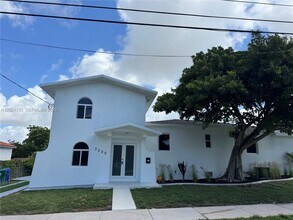 Building Photo - 3305 SW 28th St