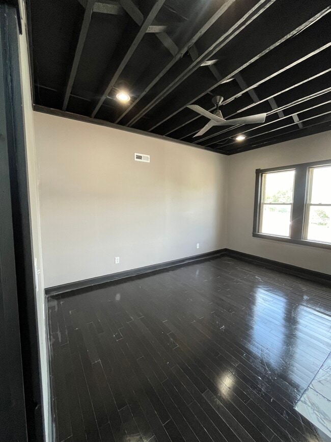 Building Photo - 2832 Stanton Ave