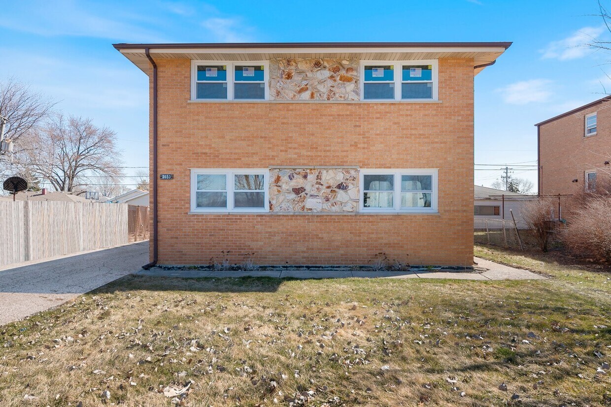 7653 Roberts Rd Unit 3, Bridgeview, IL 60455 Apartment for Rent in