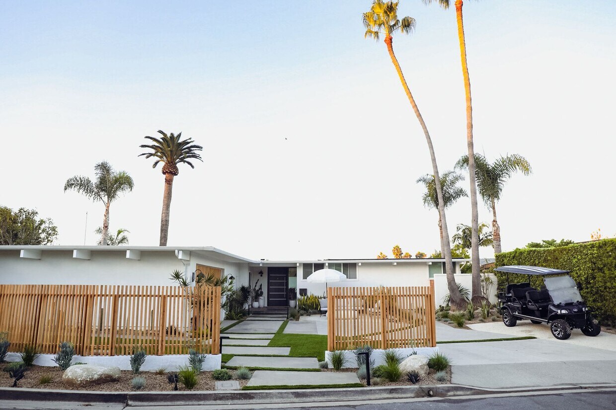 Foto principal - Great private location from this Fully ren...
