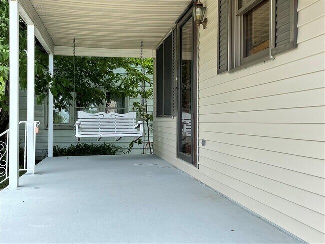 Building Photo - 902 Potomac Ave