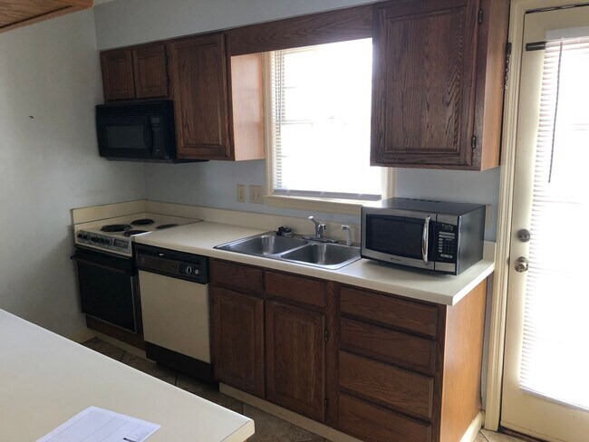 Foto del edificio - 2 Bed 1.5 Bath Town House