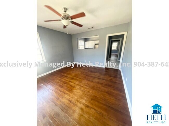 Foto del edificio - Riverside Apartment