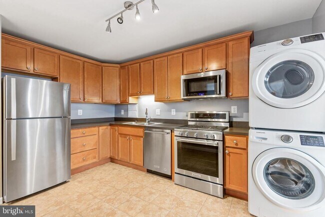 Building Photo - 3705 S George Mason Dr