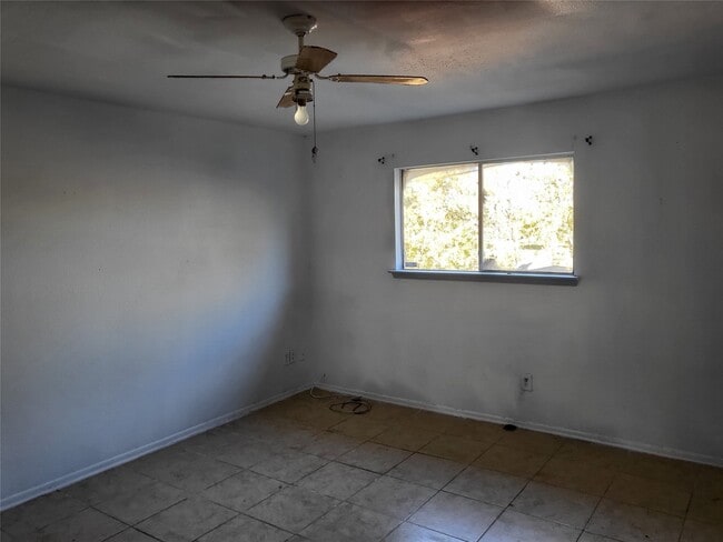 Building Photo - 713 Carol Lynn Dr