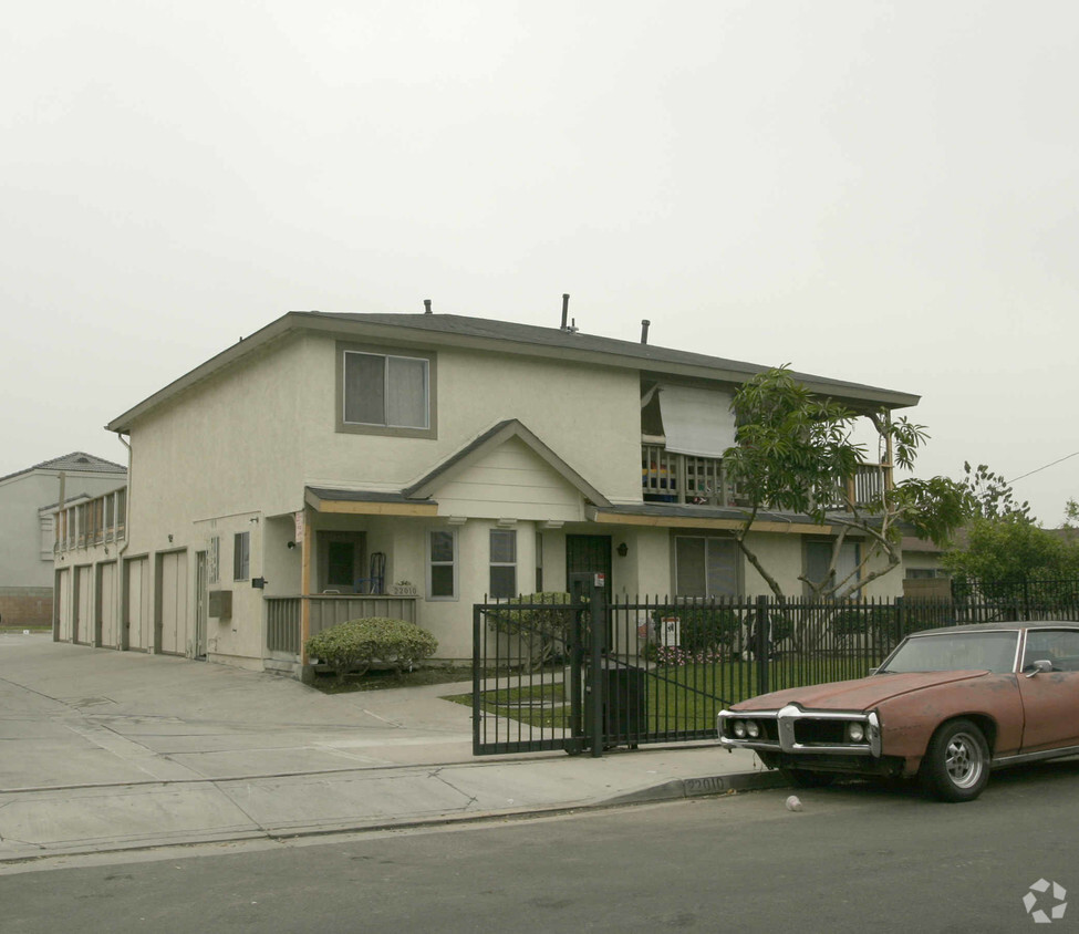 Foto principal - 22000-22010 Verne Ave